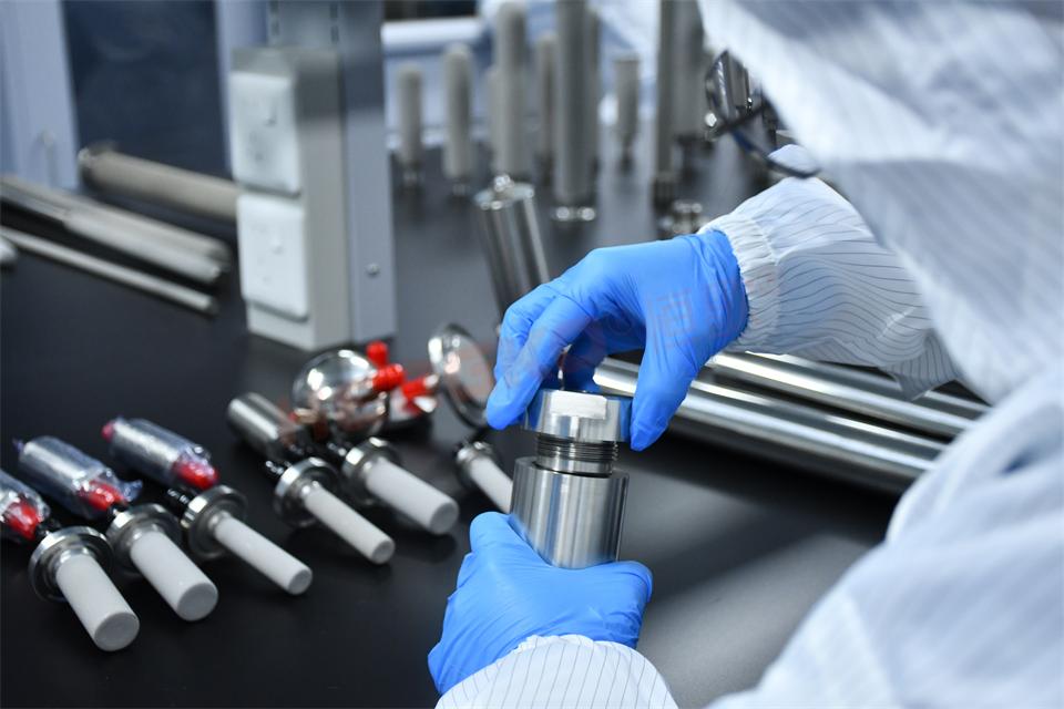 液壓油過濾專用：不銹鋼濾芯生產(chǎn)廠家定制高精度燒結(jié)過濾芯方案！